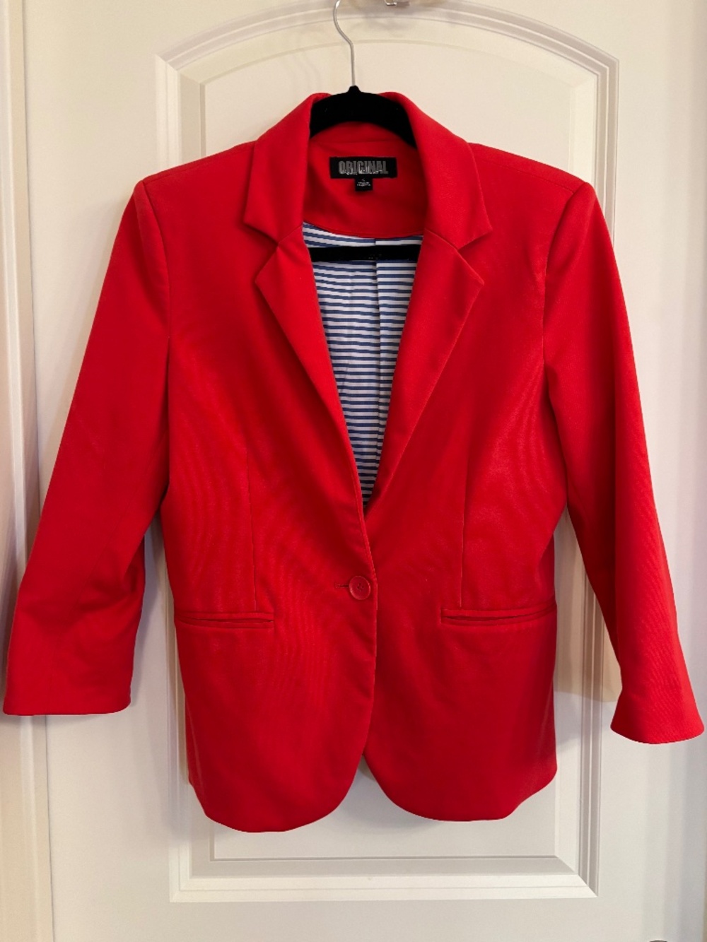Casual red jacket with 3/4 sleeve. Size S